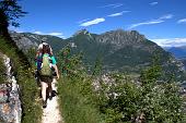 Al Monte Barro, parco naturale ricco di flora spontanea e bel balcone panoramico tra i laghi di Lecco, Garllate e Annone (il 2 giugno 2010 - FOTOGALLERY